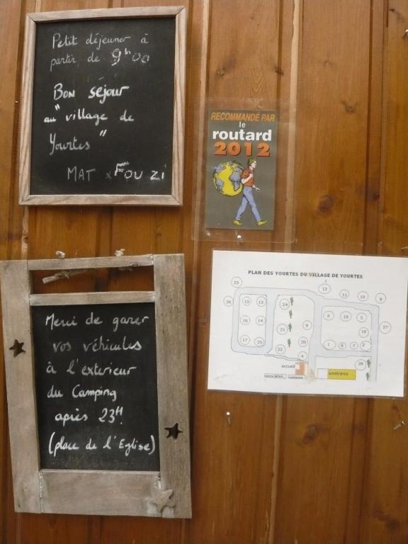 Village De Yourtes Beaussais Sur Mer Room photo